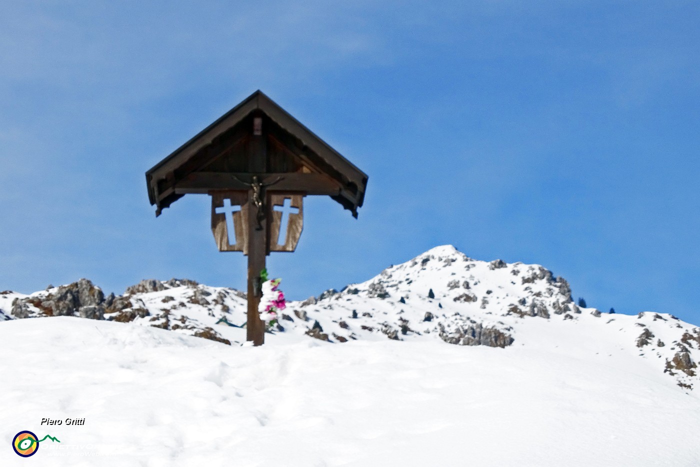 28 Dal Crocefisso al Passo di Grialeggio (1690 m) vista in Venturosa.JPG -                                